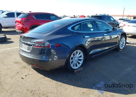 2018 Tesla Model S 100D/75D/P100D z USA, uszkodzony, nr VIN 5YJSA1E22JF275460